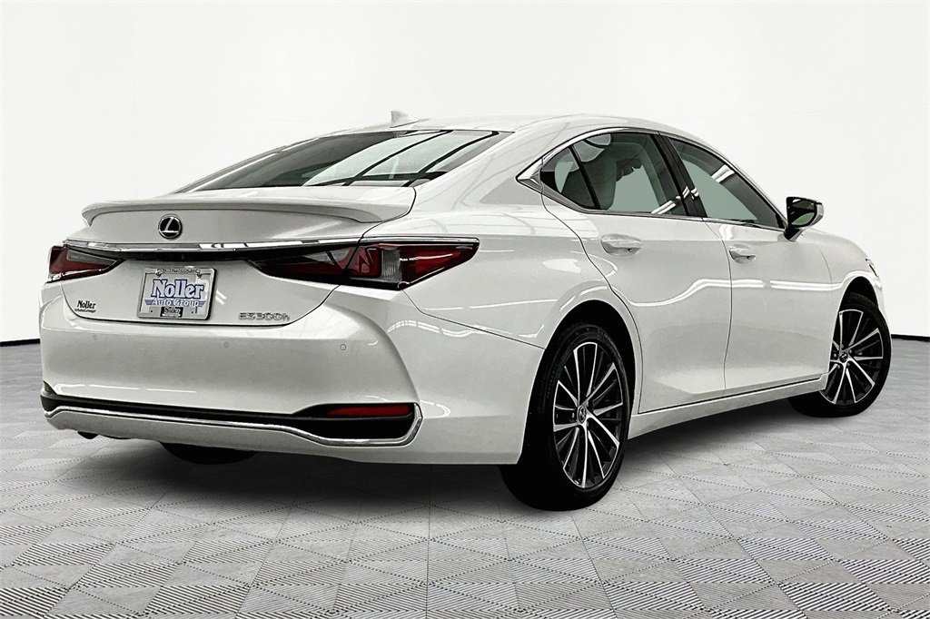 2024 Lexus ES 300h Premium photo 2