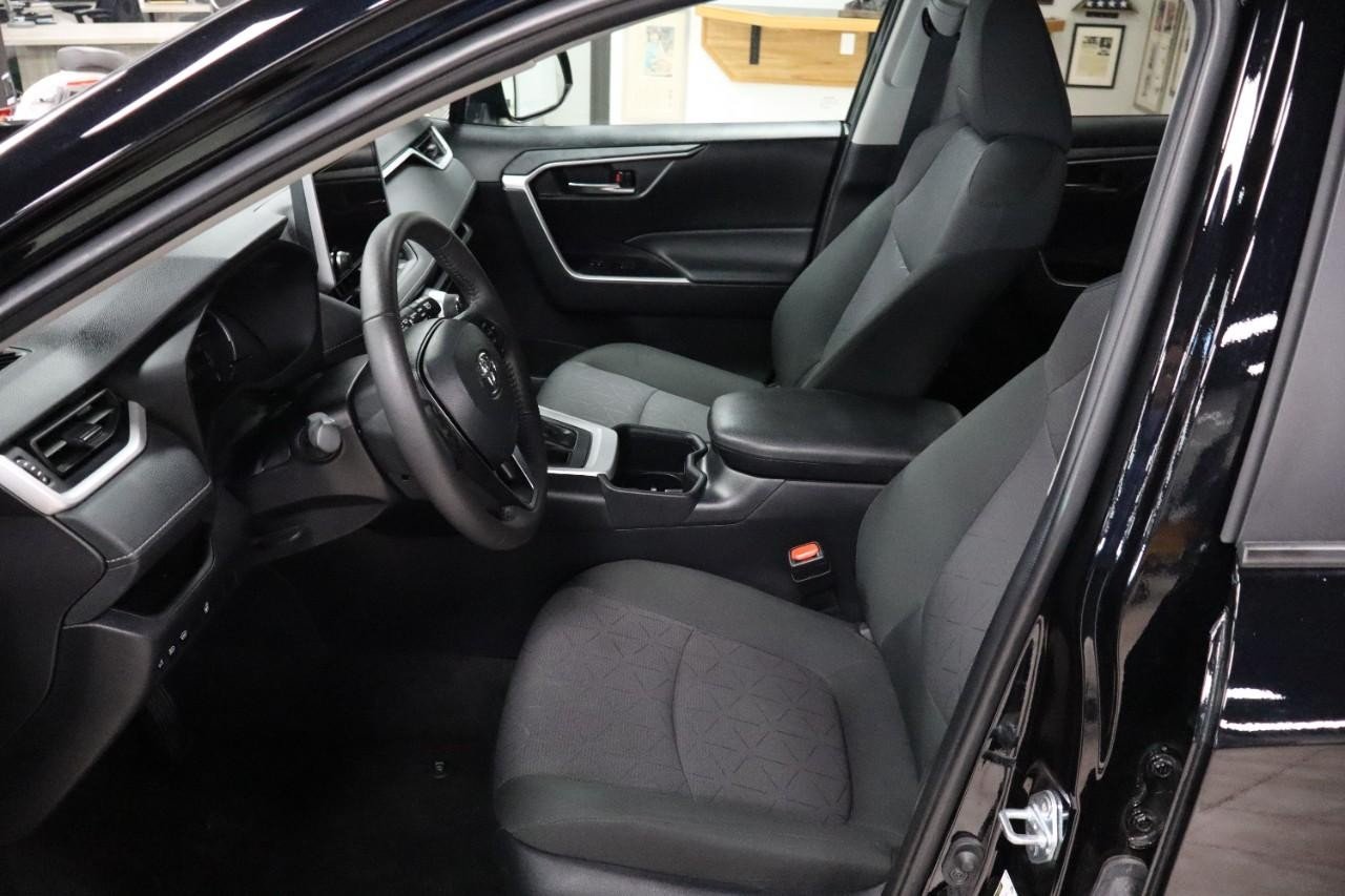 2024 Toyota RAV4 XLE photo 8