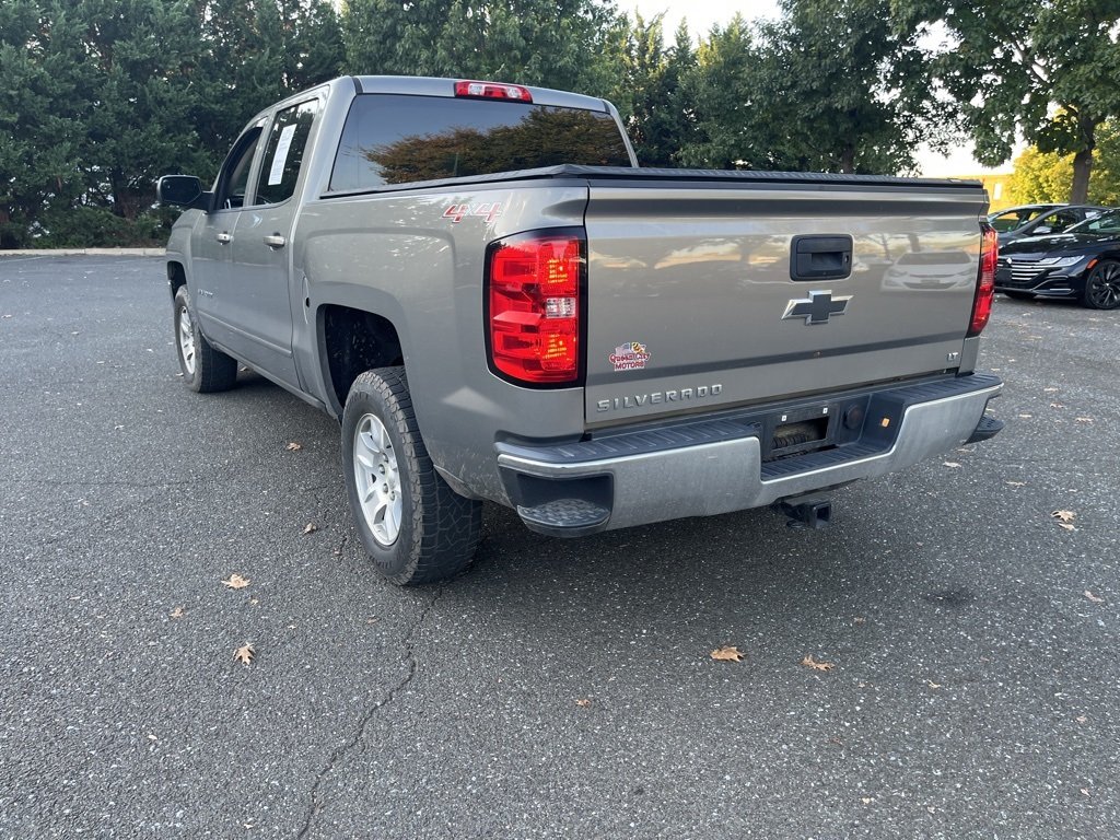 2017 Chevrolet Silverado LT photo 4