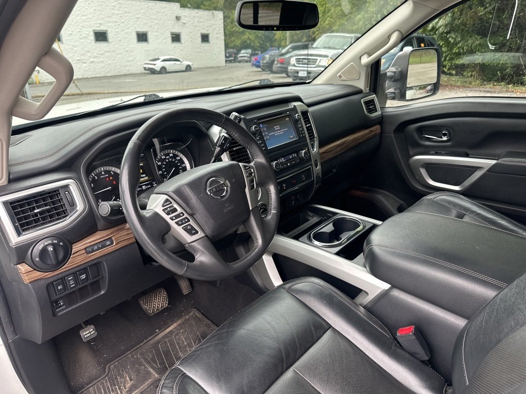 2017 Nissan Titan SL photo 5