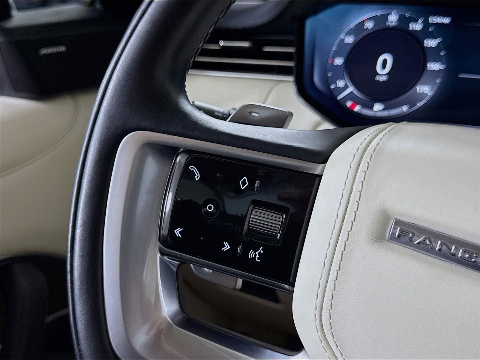 2023 Land Rover Range Rover SE photo 21