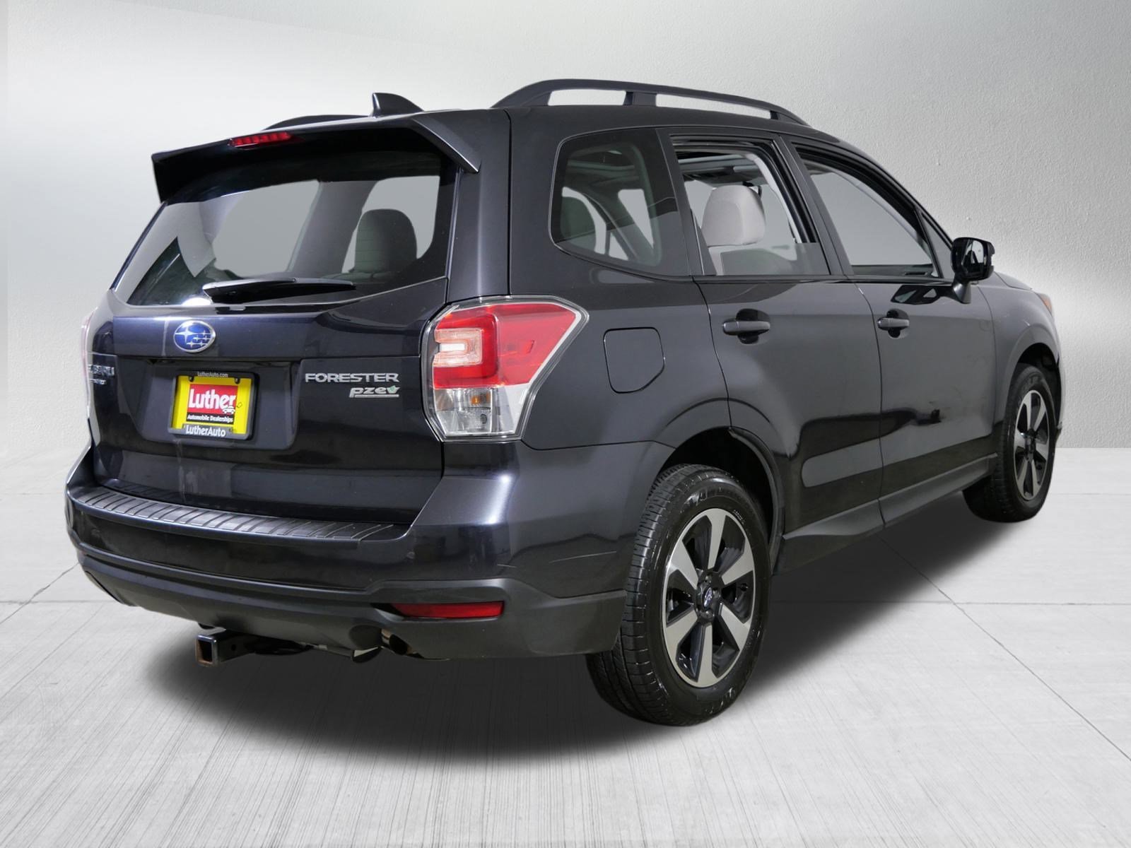 2017 Subaru Forester Premium photo 7