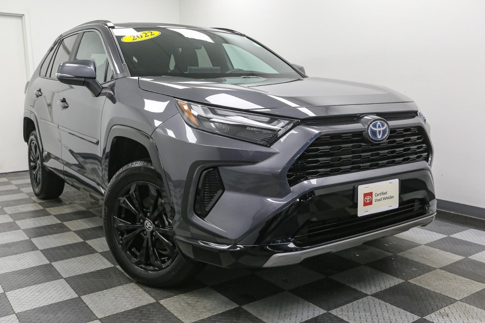 2022 Toyota RAV4 Hybrid SE photo 2