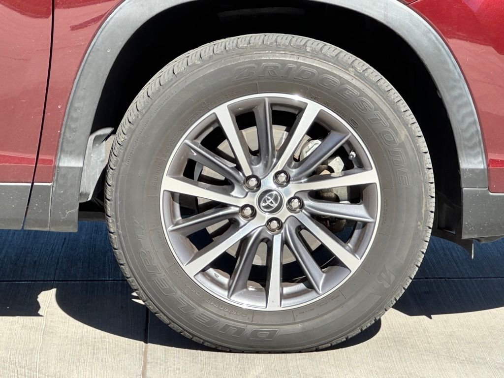 2019 Toyota Highlander SE XLE photo 2