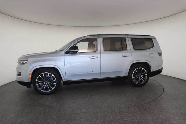 2023 Jeep Grand Wagoneer III photo 2