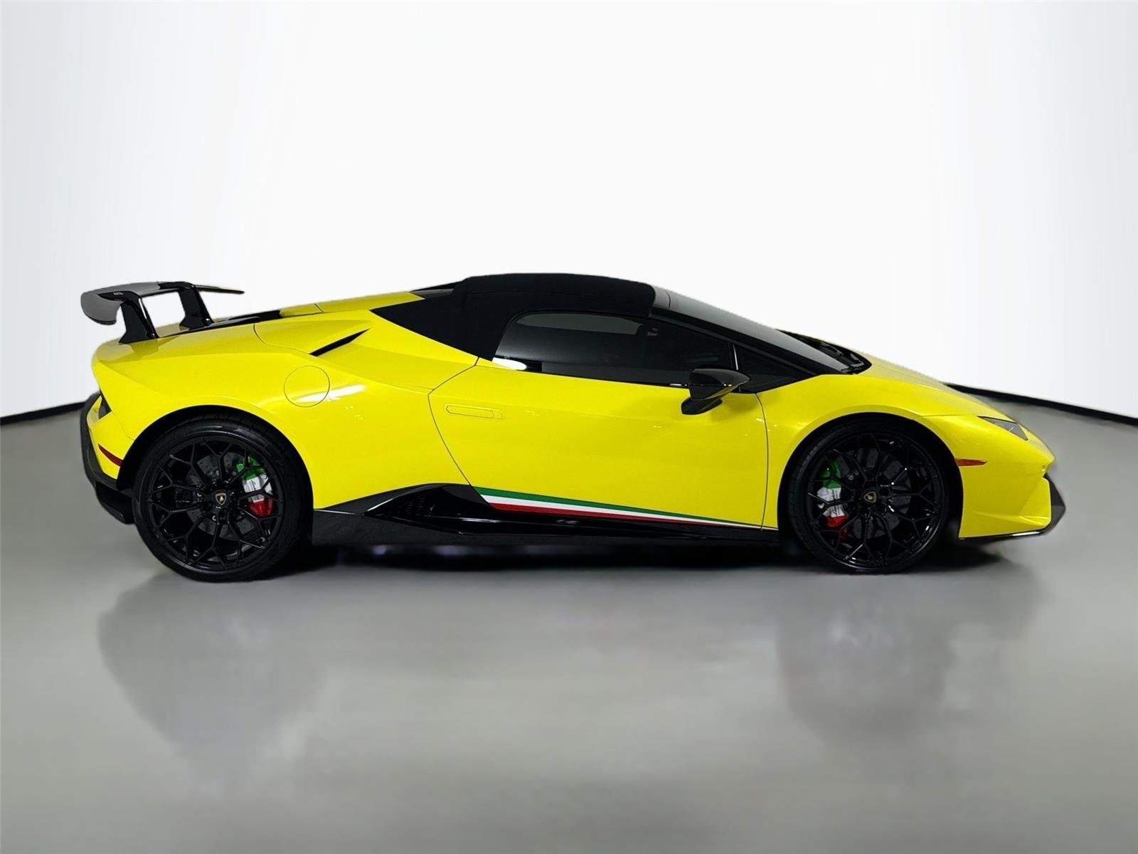 2019 Lamborghini Huracan Spyder Performante photo 40