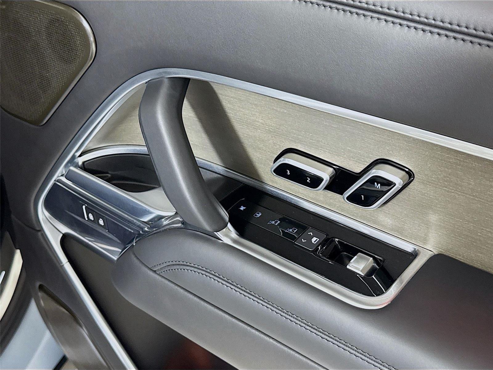 2023 Land Rover Range Rover SV photo 27