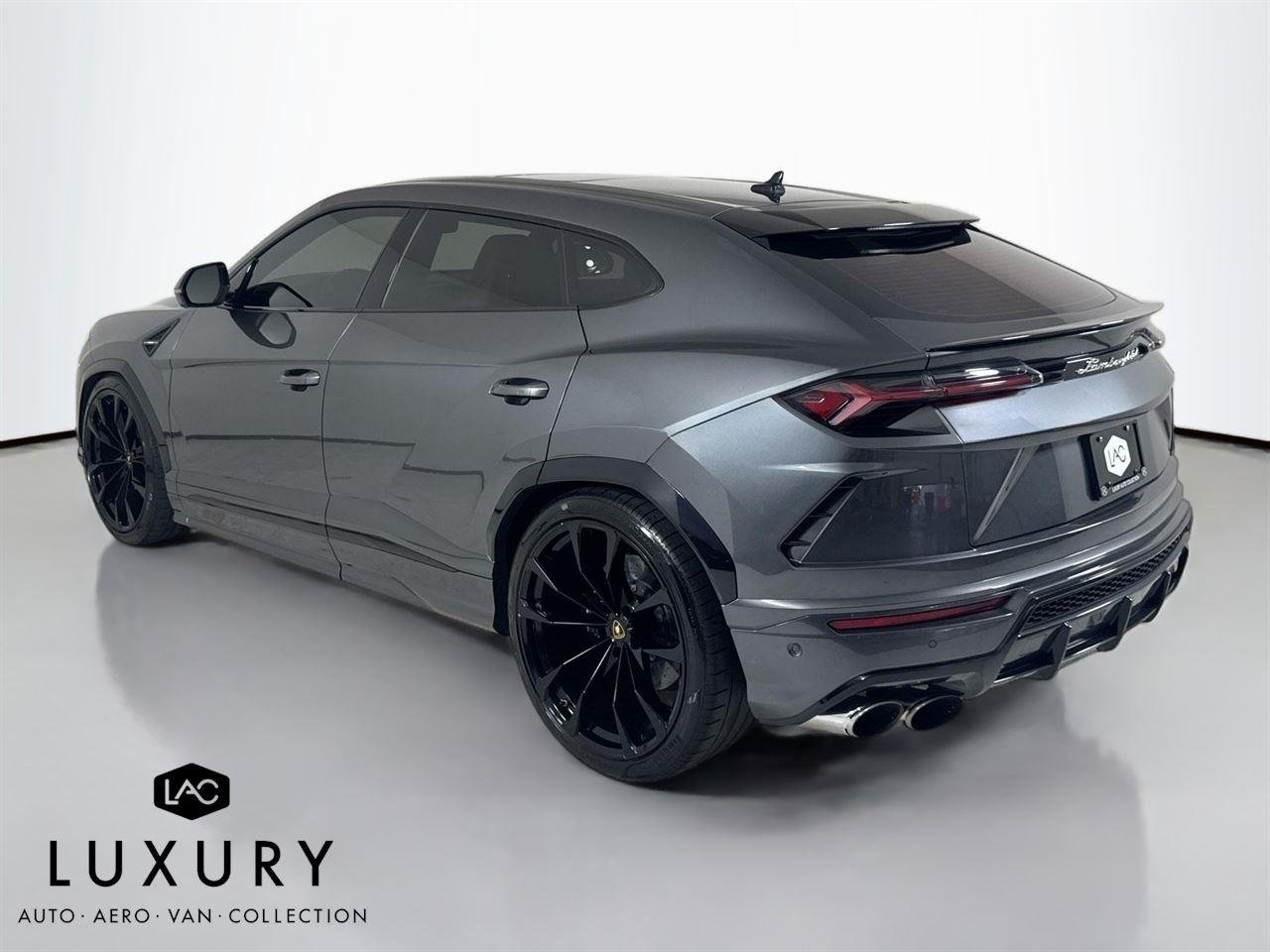 2019 Lamborghini Urus Base photo 6