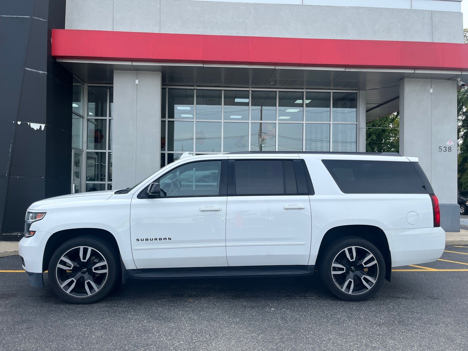 2018 Chevrolet Suburban Premier photo 4