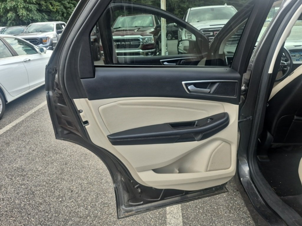 2016 Ford Edge Titanium photo 12