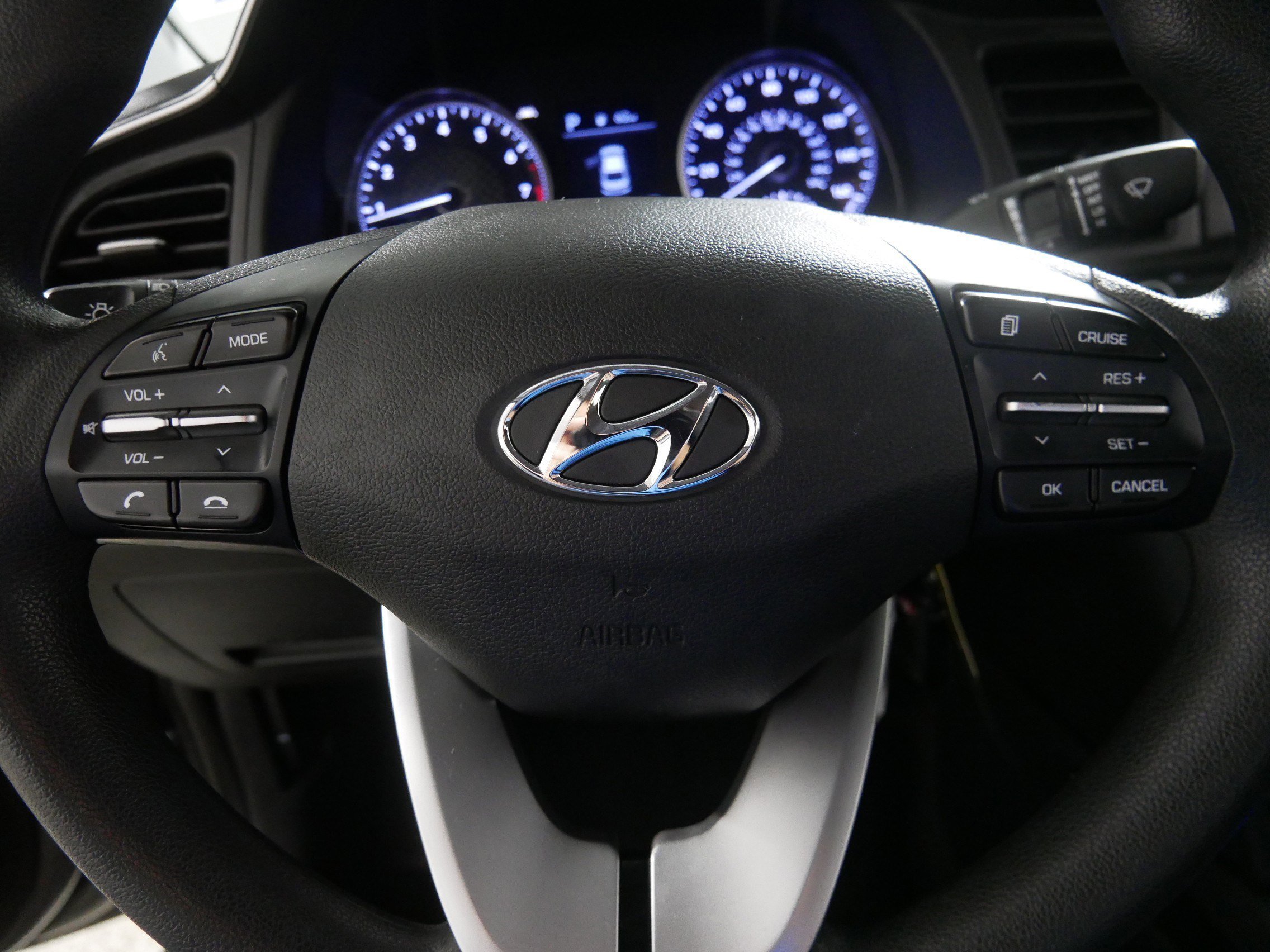 2020 Hyundai Elantra SEL photo 25