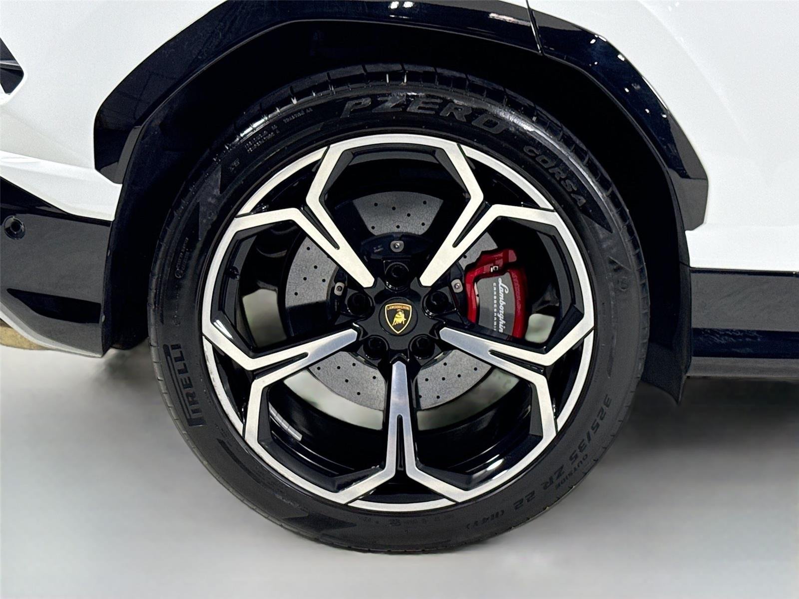 2021 Lamborghini Urus photo 35