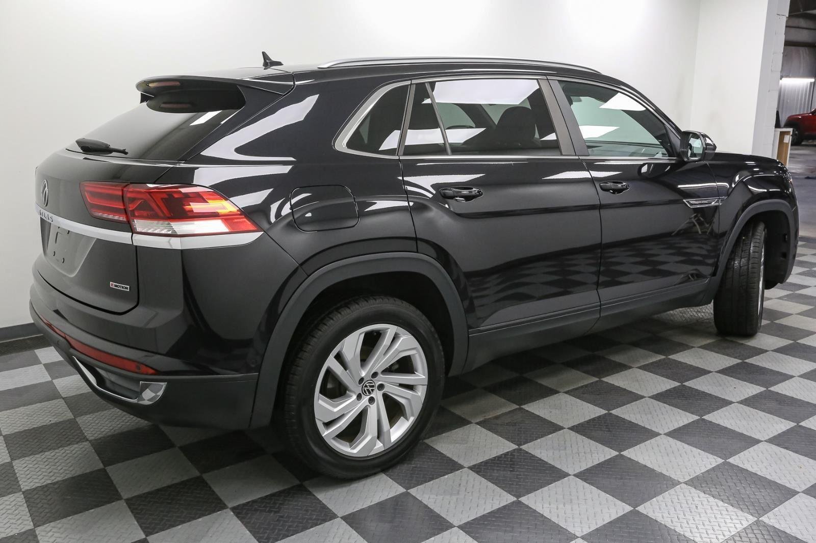 2020 Volkswagen Atlas Cross Sport SEL photo 4