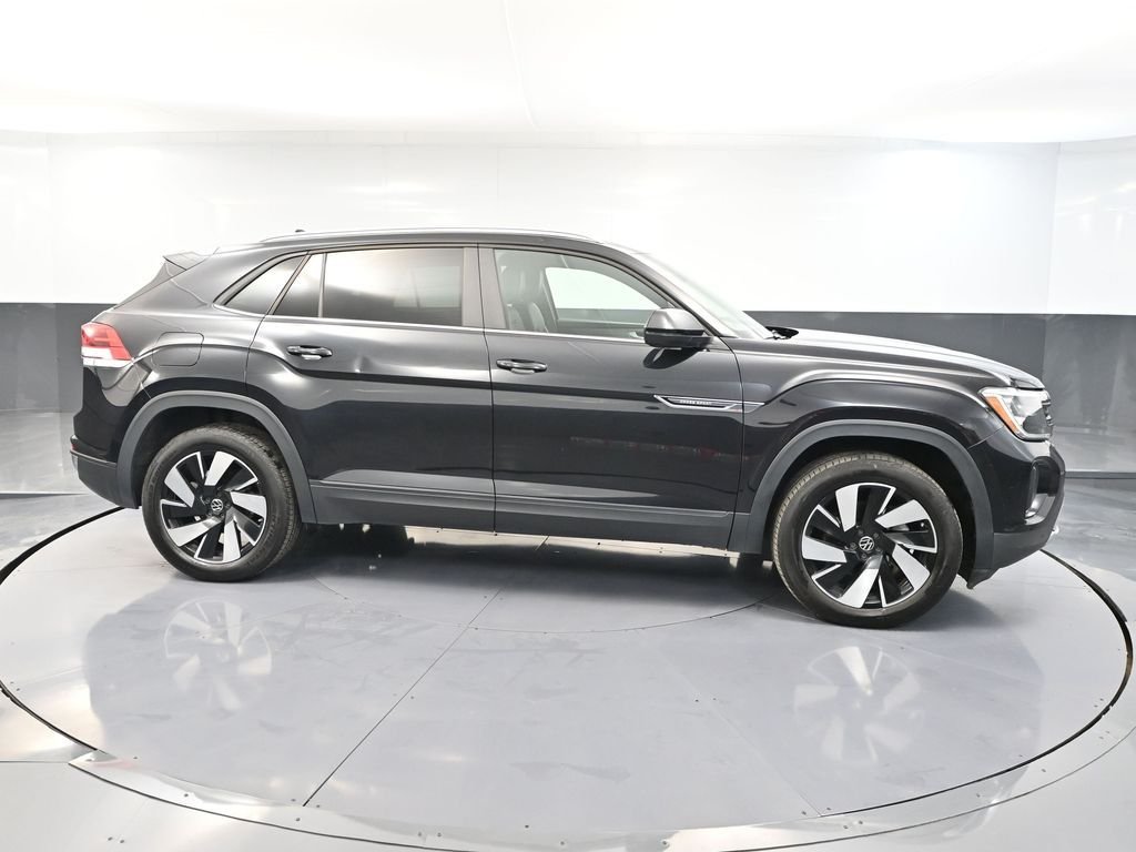 2024 Volkswagen Atlas Cross Sport SE Technology photo 3
