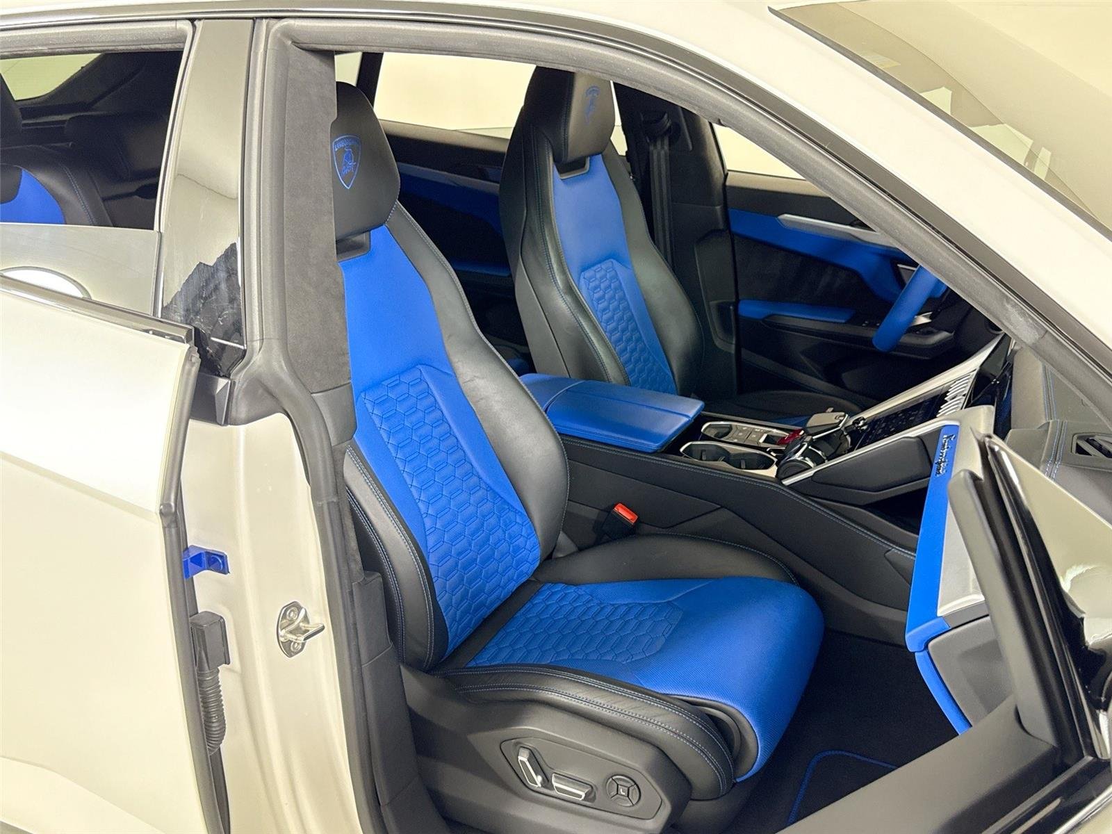 2021 Lamborghini Urus photo 27