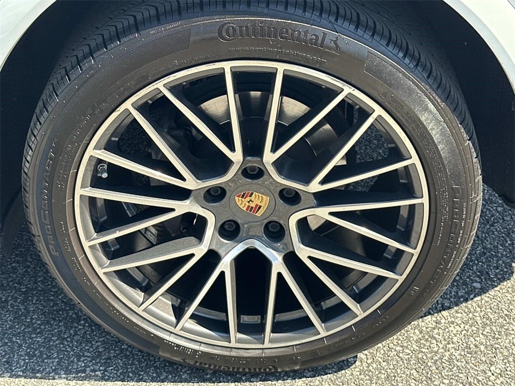 2022 Porsche Cayenne Base photo 10