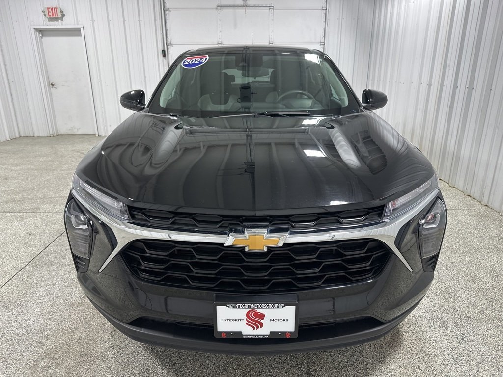2024 Chevrolet Trax LS photo 4