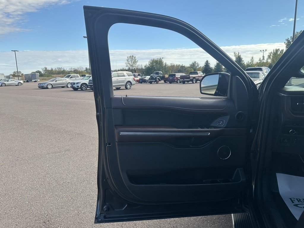 2023 Ford Expedition MAX Limited photo 12