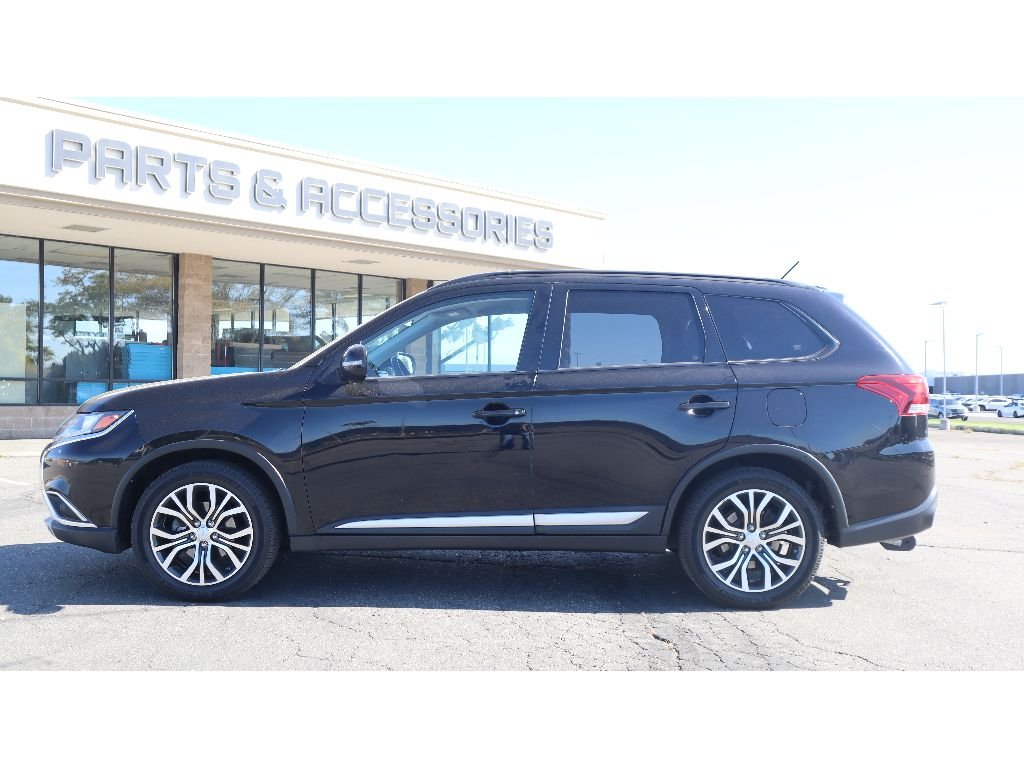 2016 Mitsubishi Outlander ES photo 3