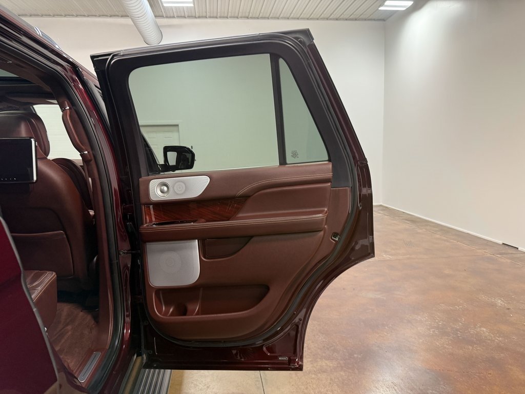 2021 Lincoln Navigator Black Label photo 55