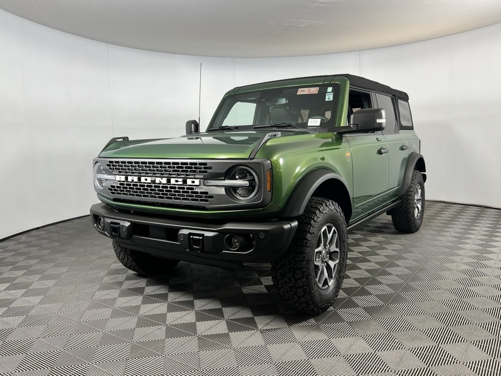 2023 Ford Bronco Badlands photo 2