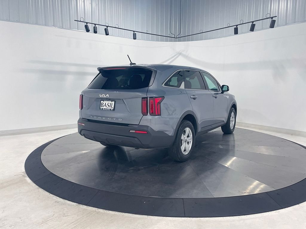 2022 Kia Sorento LX photo 10