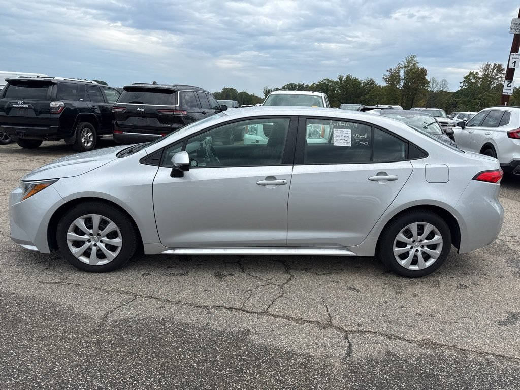 2024 Toyota Corolla LE photo 2