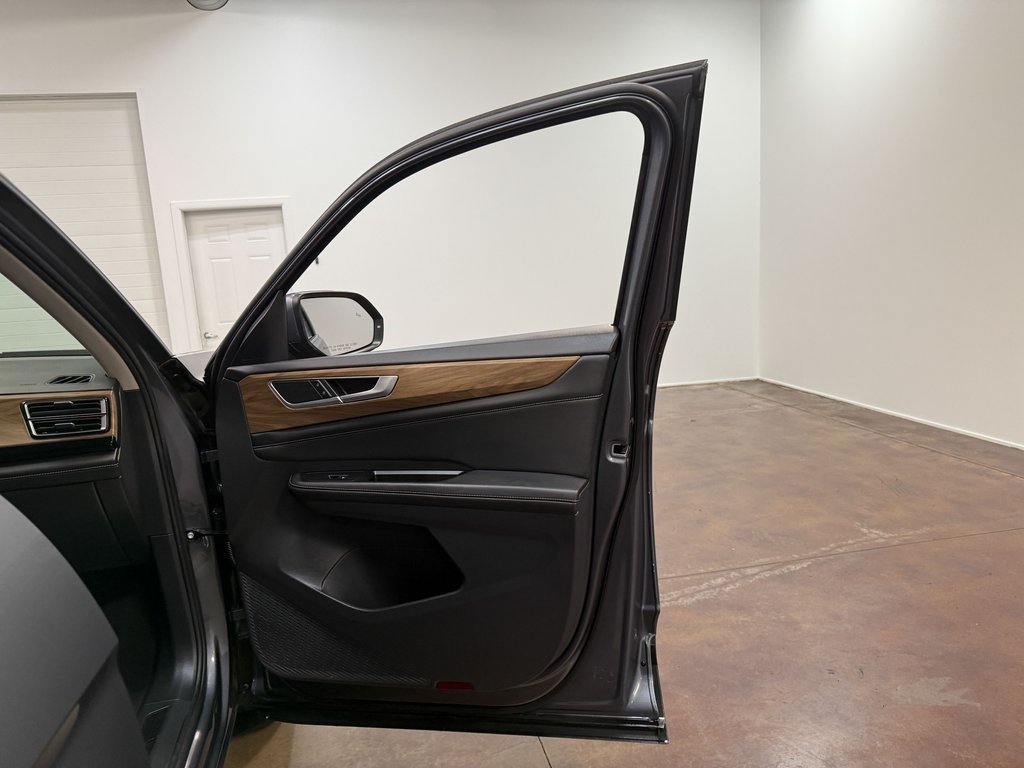 2025 Volkswagen Atlas SE Technology photo 52