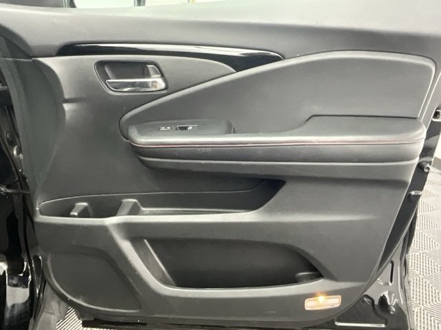 2019 Honda Ridgeline Black Edition photo 14