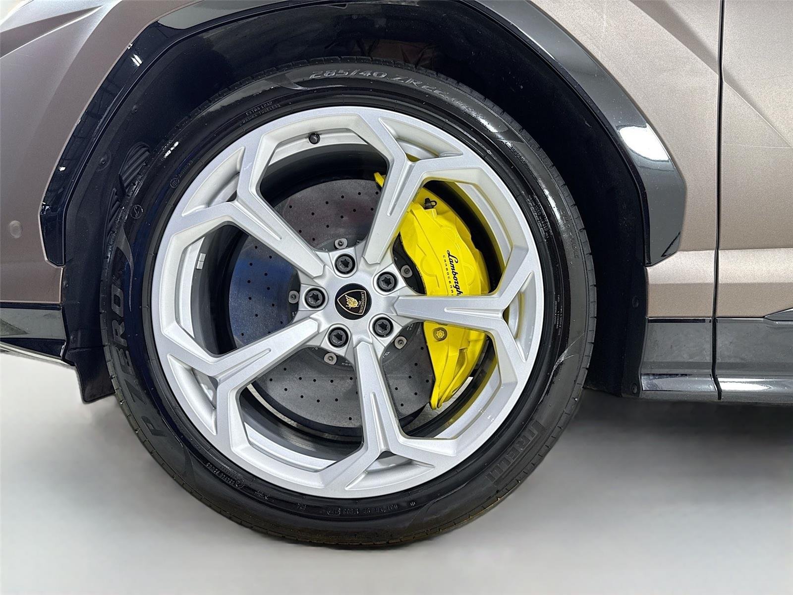 2020 Lamborghini Urus photo 39