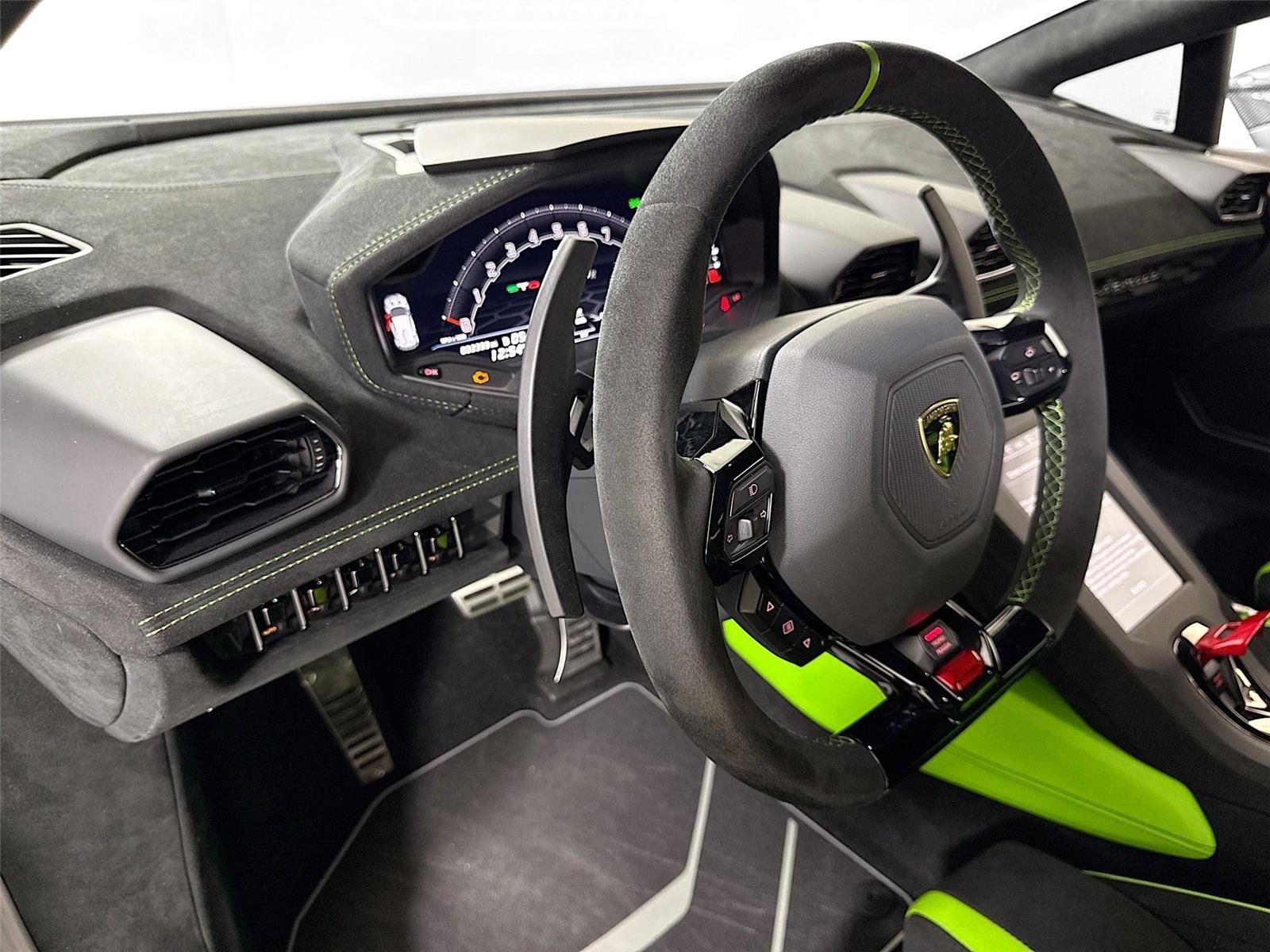 2023 Lamborghini Huracan STO photo 13