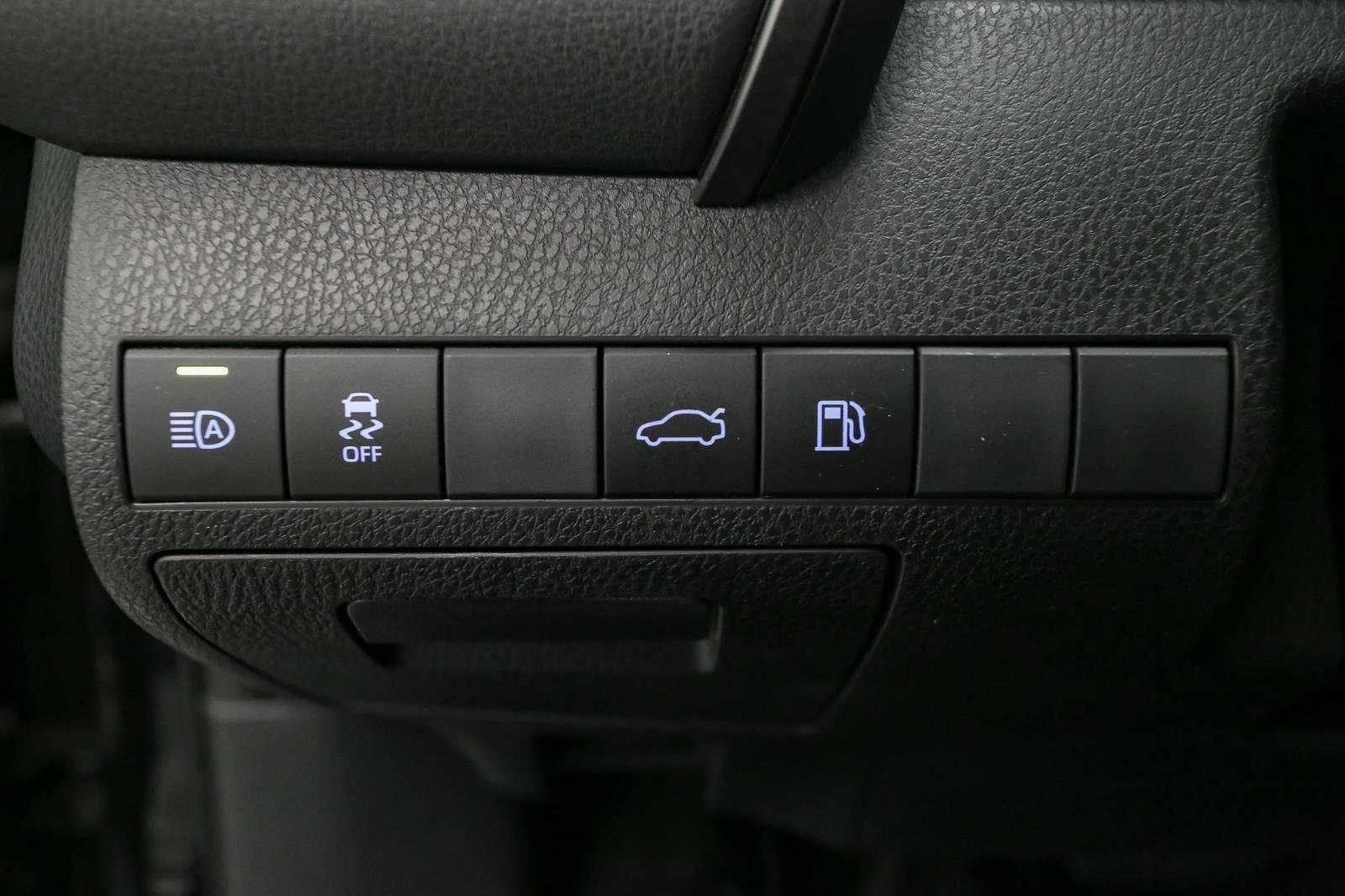 2018 Toyota Camry XLE photo 33