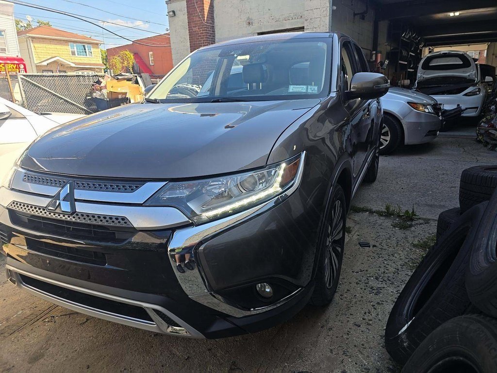 2020 Mitsubishi Outlander ES LE SP SEL Limited photo 2