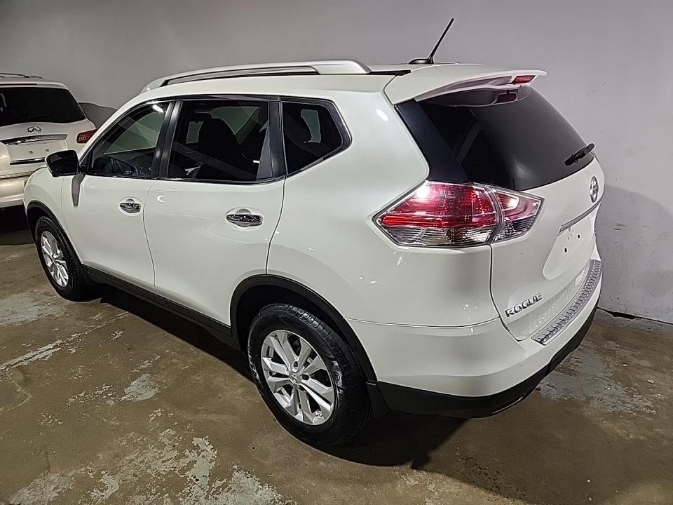 2016 Nissan Rogue SV photo 3
