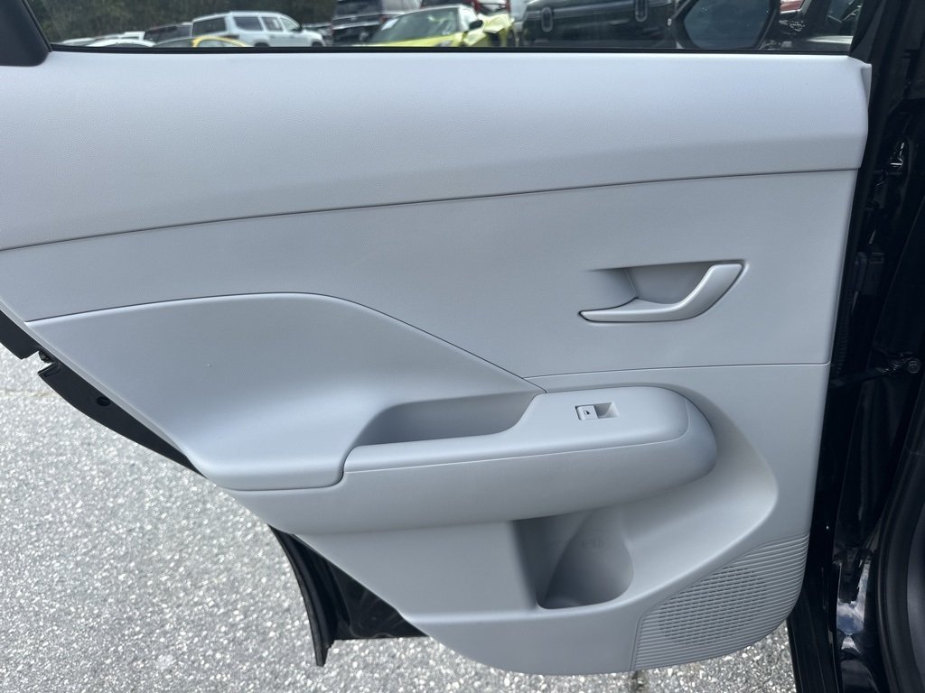 2025 Hyundai Kona SEL photo 24