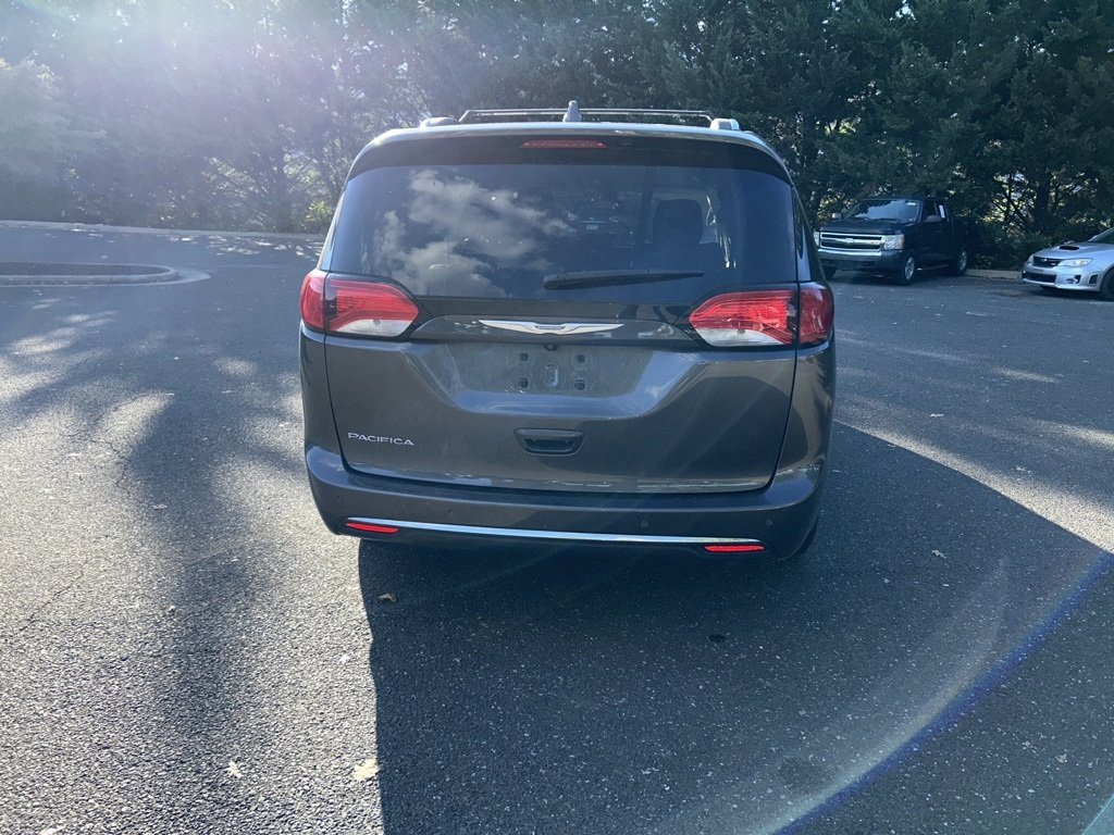 2017 Chrysler Pacifica Touring Plus photo 8