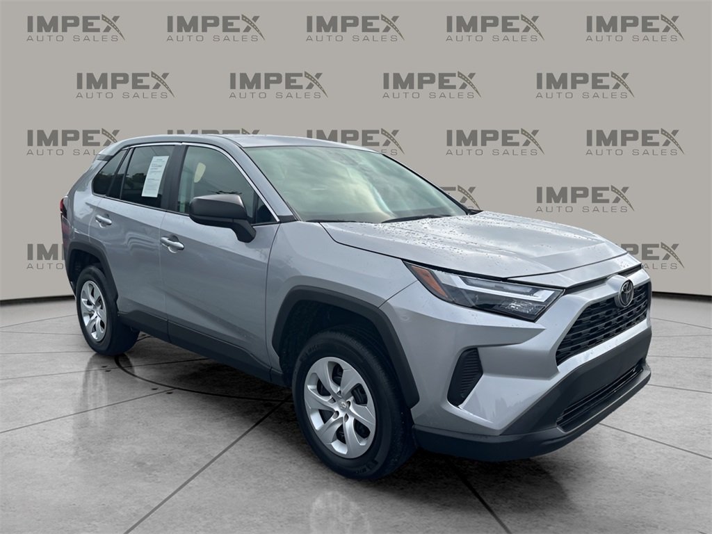 2025 Toyota RAV4 LE photo 7