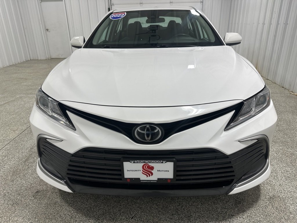 2022 Toyota Camry LE photo 3
