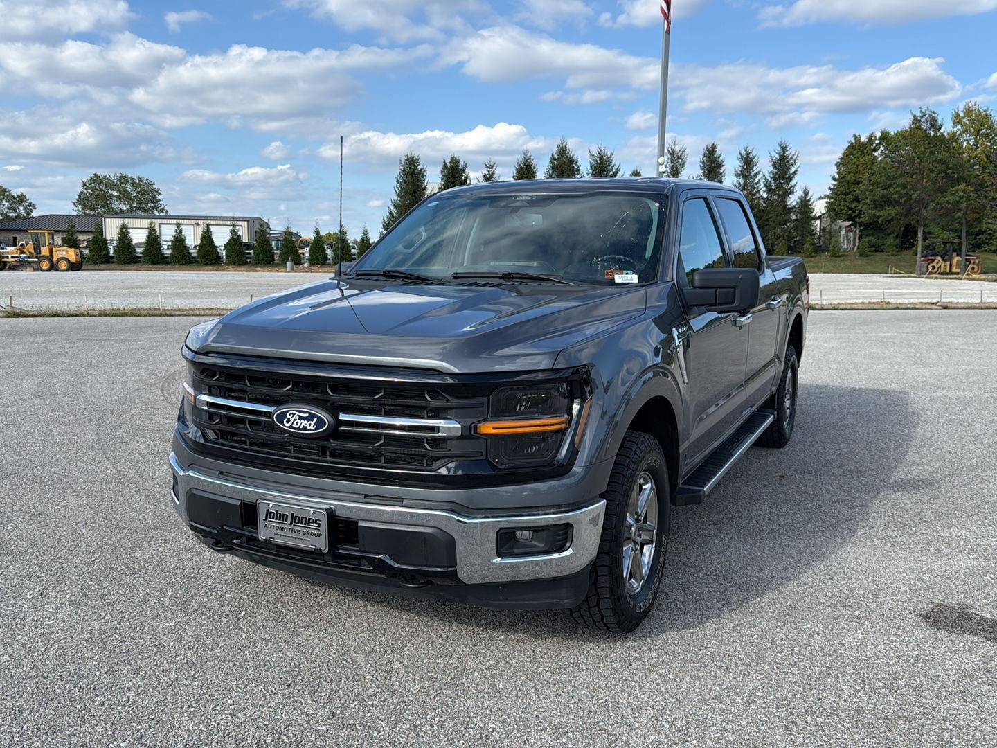 2024 Ford F-150 XLT photo 2