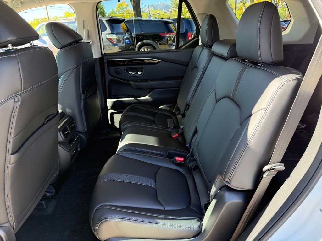2025 Honda Pilot EX-L photo 12