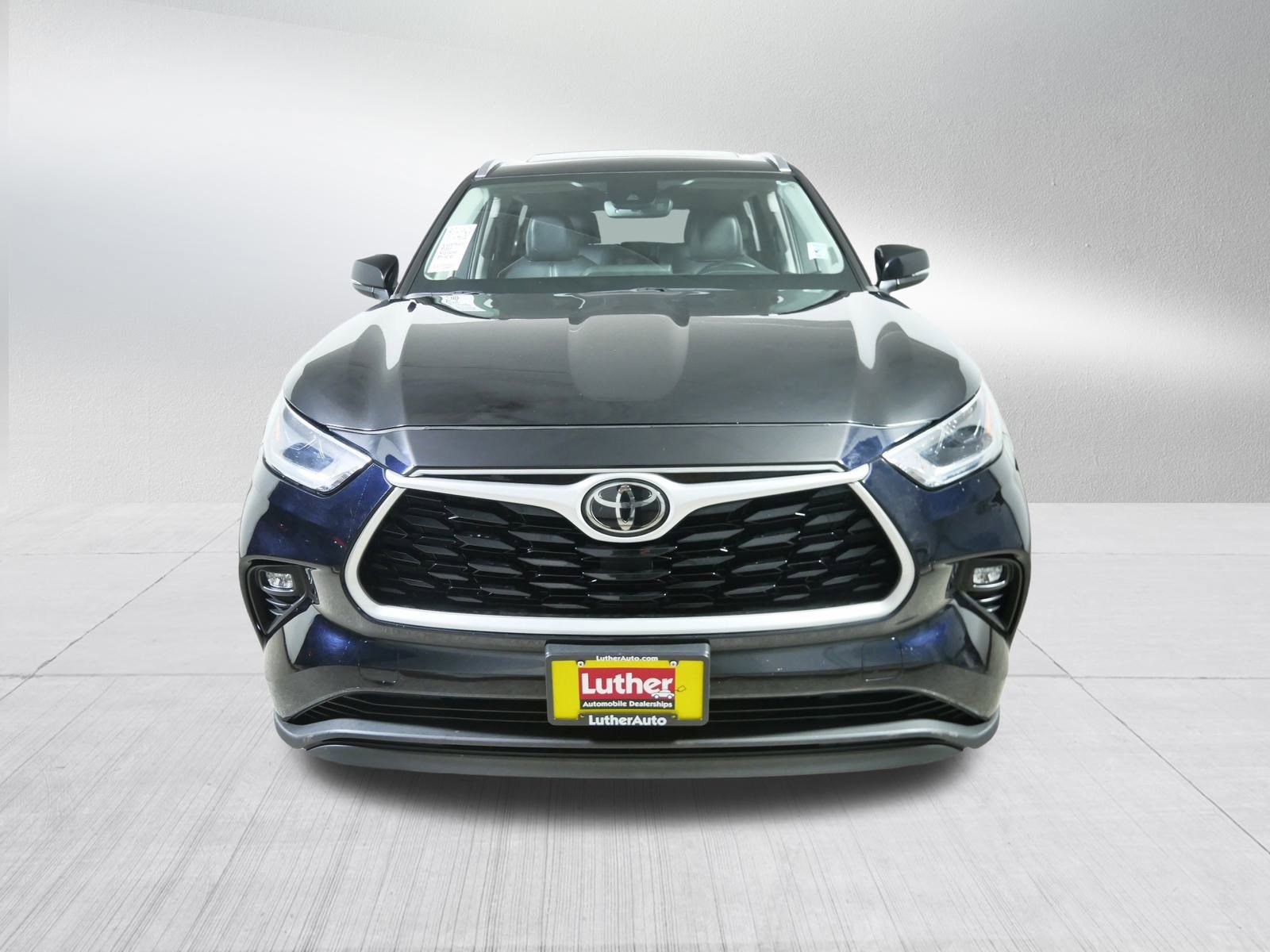 2021 Toyota Highlander XLE photo 2