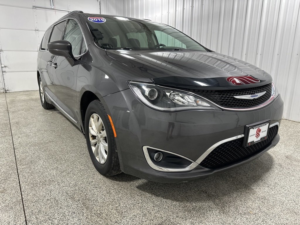 2019 Chrysler Pacifica Touring L photo 3
