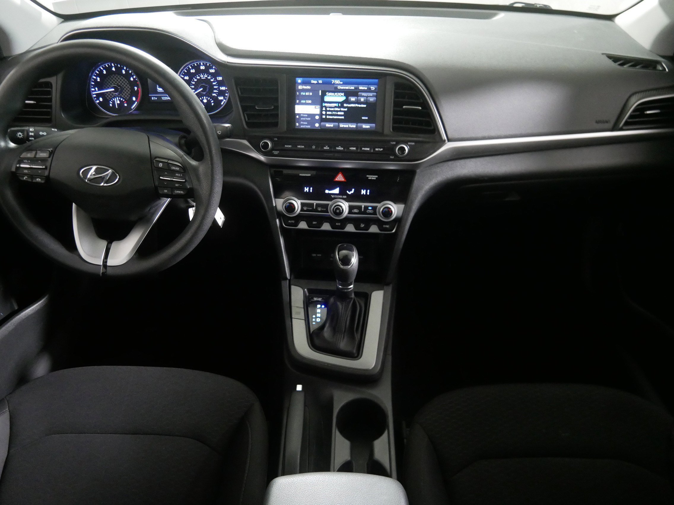 2020 Hyundai Elantra SEL photo 10