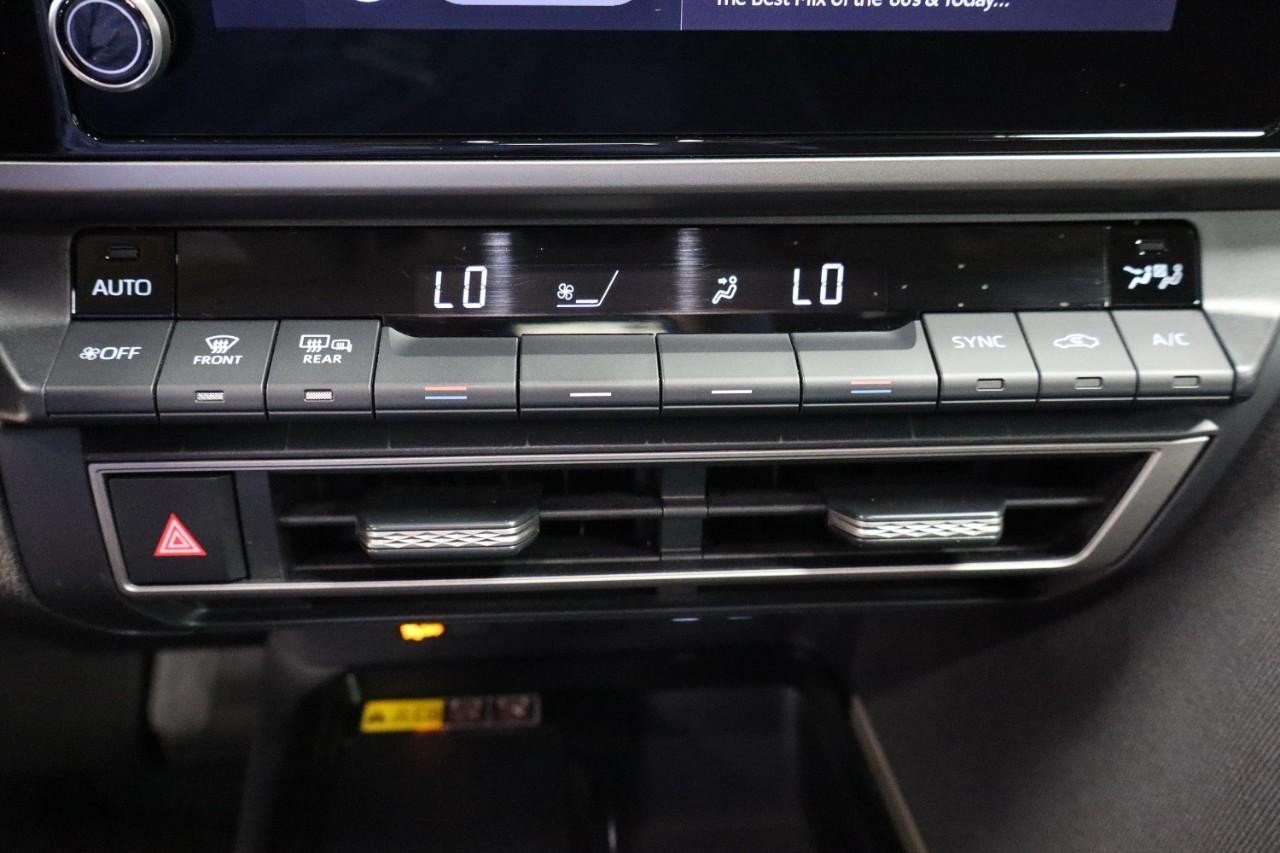 2025 Toyota Camry LE photo 16