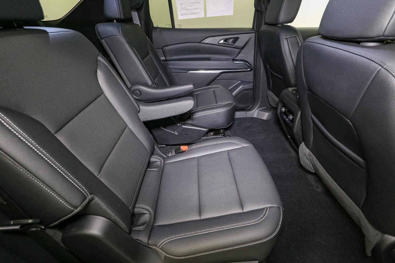 2025 Chevrolet Traverse photo 17