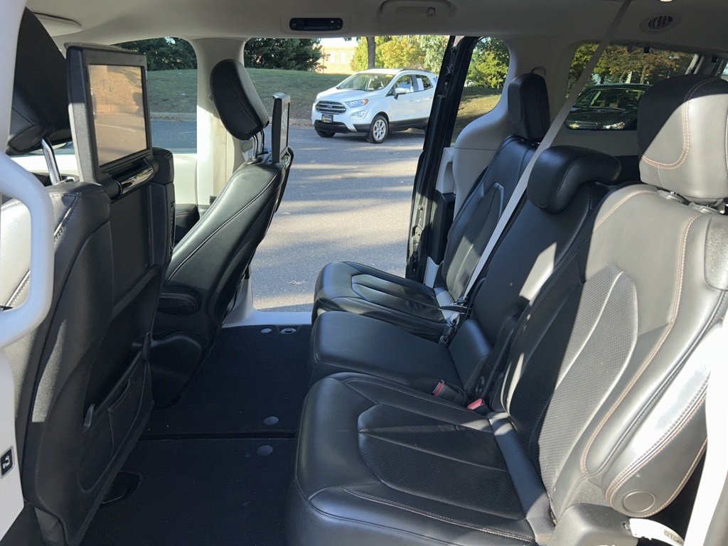 2017 Chrysler Pacifica Touring Plus photo 10