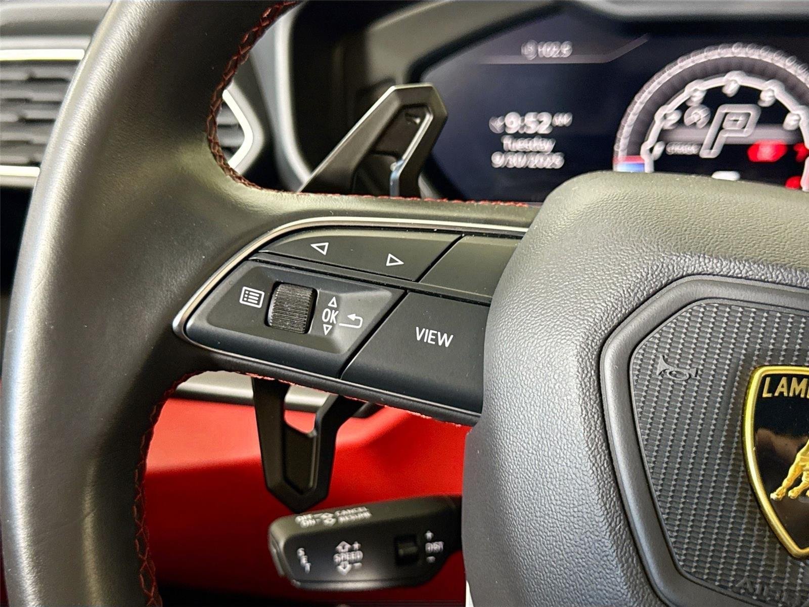 2021 Lamborghini Urus photo 21