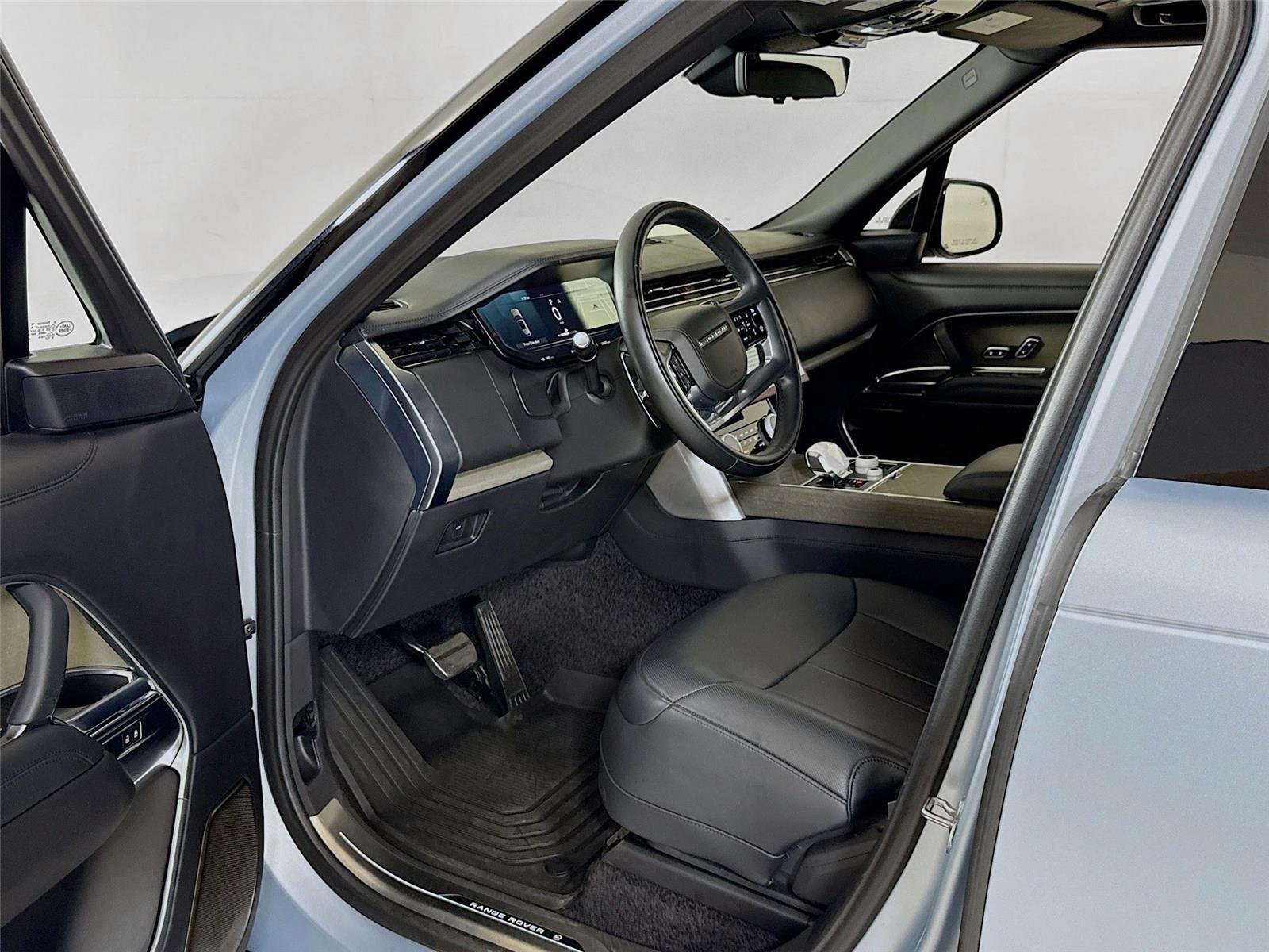 2023 Land Rover Range Rover SV photo 11