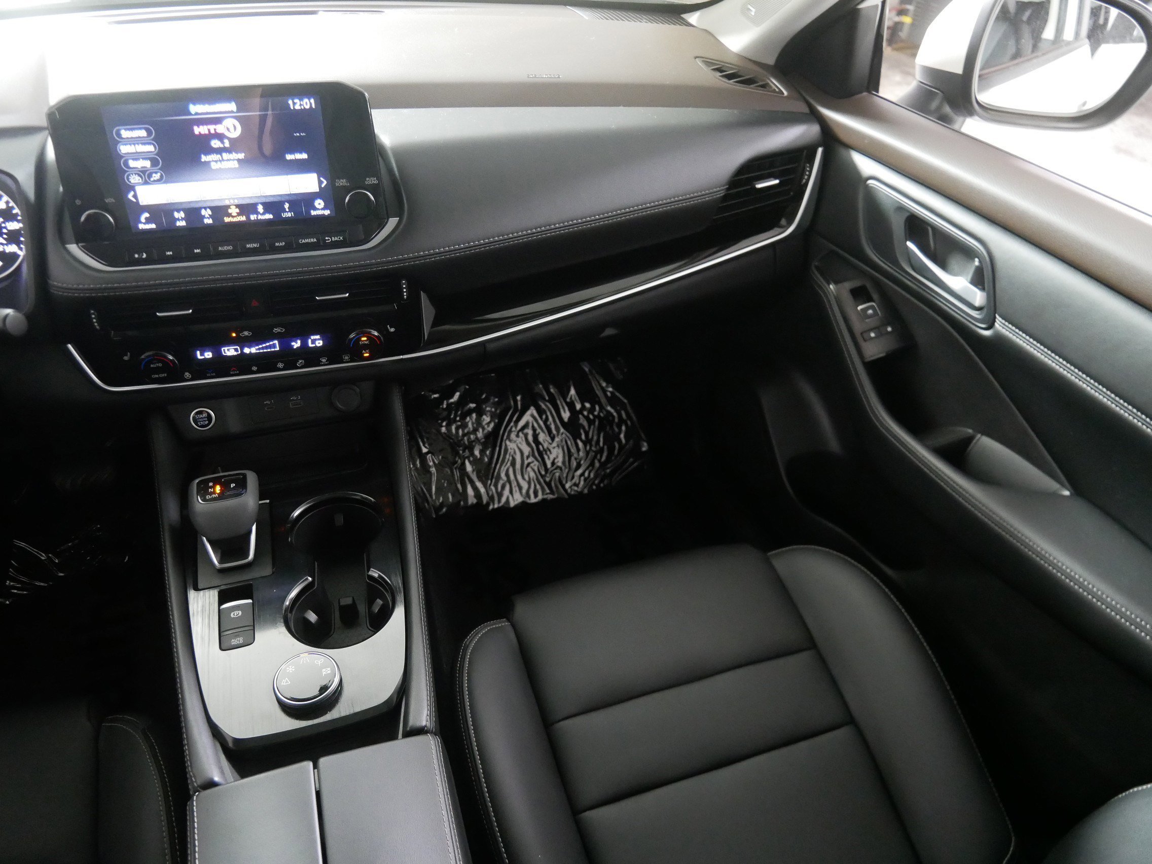 2023 Nissan Rogue SL photo 9