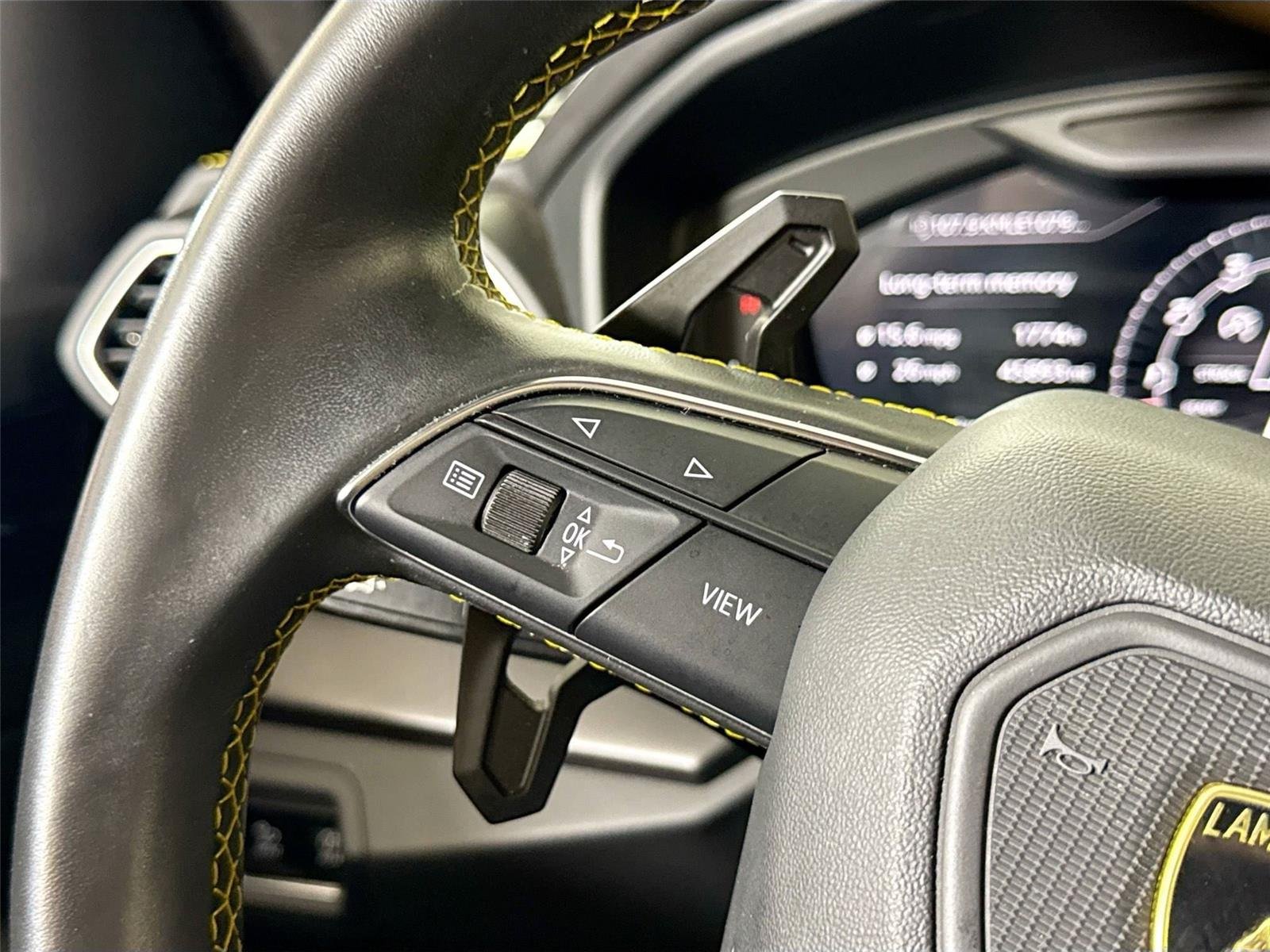 2022 Lamborghini Urus photo 19